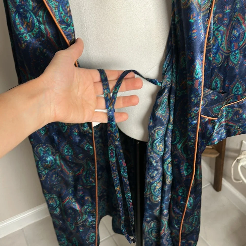 VTG Number 1 London Unisex Satin Elegant Blue Paisley Robe Large X- Large belted - Picture 10 of 14
